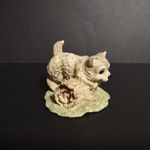 Natures Friends 1990 Summit Collection Figurine Resin Dog On Log